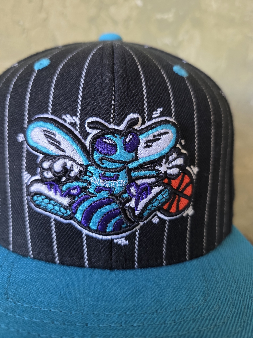 Mitchell & Ness Charlotte Hornets Hardwood Classics Pinstripe Snapback Hat Cap - Picture 3 of 9